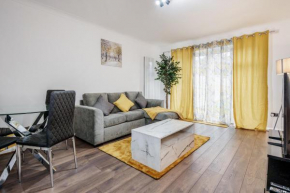 Lovely House in Dagenham / Barking with free parking, WiFi & Garden